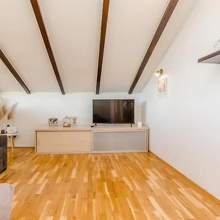 Apartment Roko - Up To 4 People With Free Parking Zadar Buitenkant foto