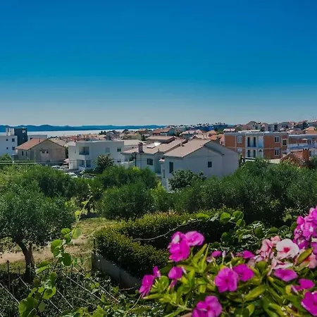 Apartment Roko - Up To 4 People With Free Parking Zadar Buitenkant foto
