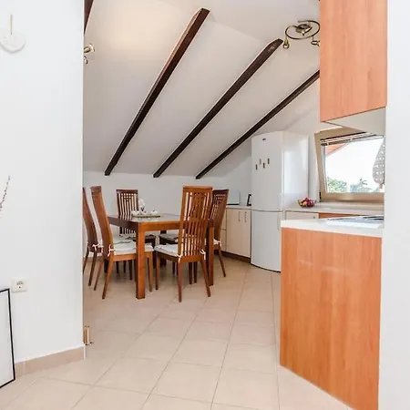 Apartment Roko - Up To 4 People With Free Parking Zadar Buitenkant foto