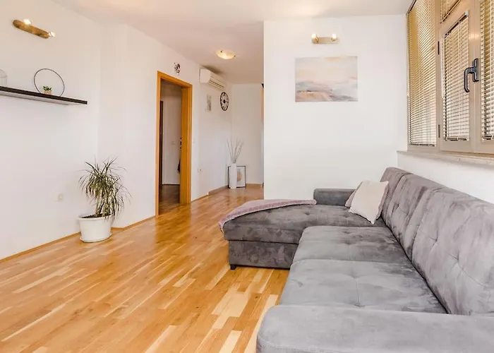 Apartment Roko - Up To 4 People With Free Parking