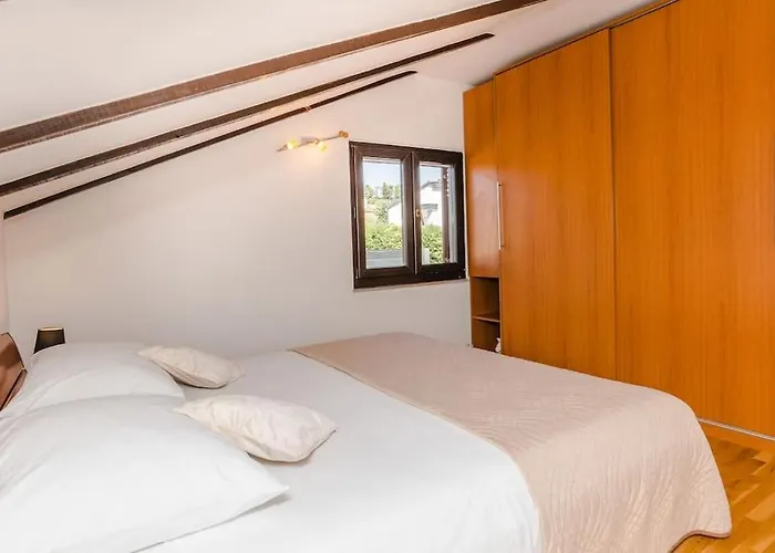Apartment Roko - Up To 4 People With Free Parking