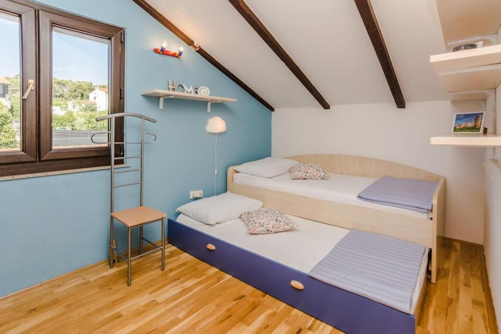 Roko - Up To 4 People With Free Parking Zadar