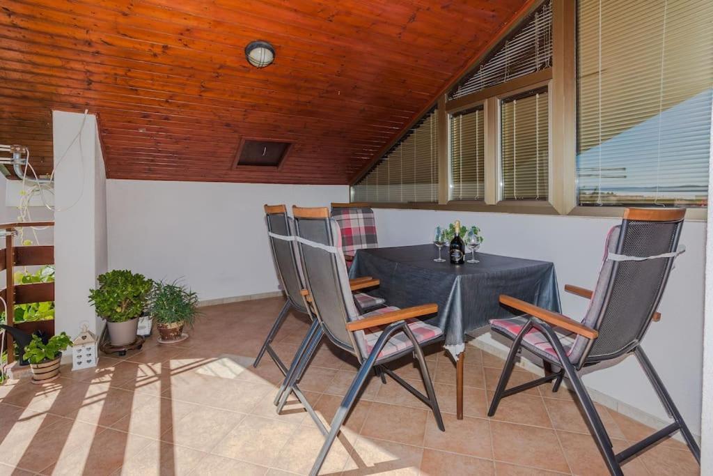 Apartment Roko - Up To 4 People With Free Parking