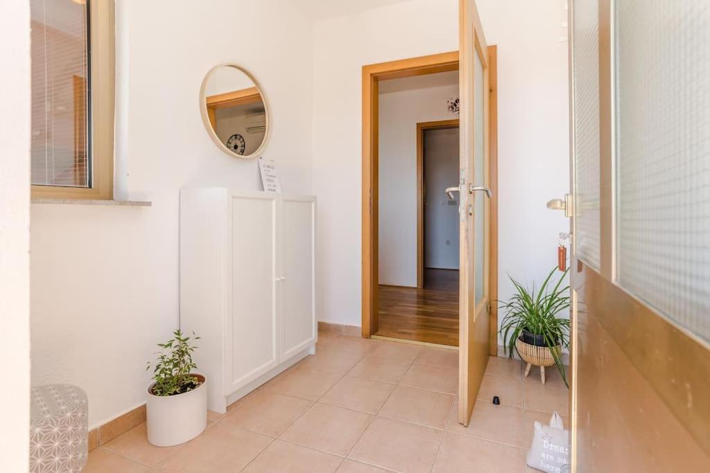 Apartment Roko - Up To 4 People With Free Parking Zadar
