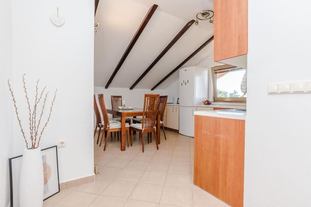 Roko - Up To 4 People With Free Parking Apartment *