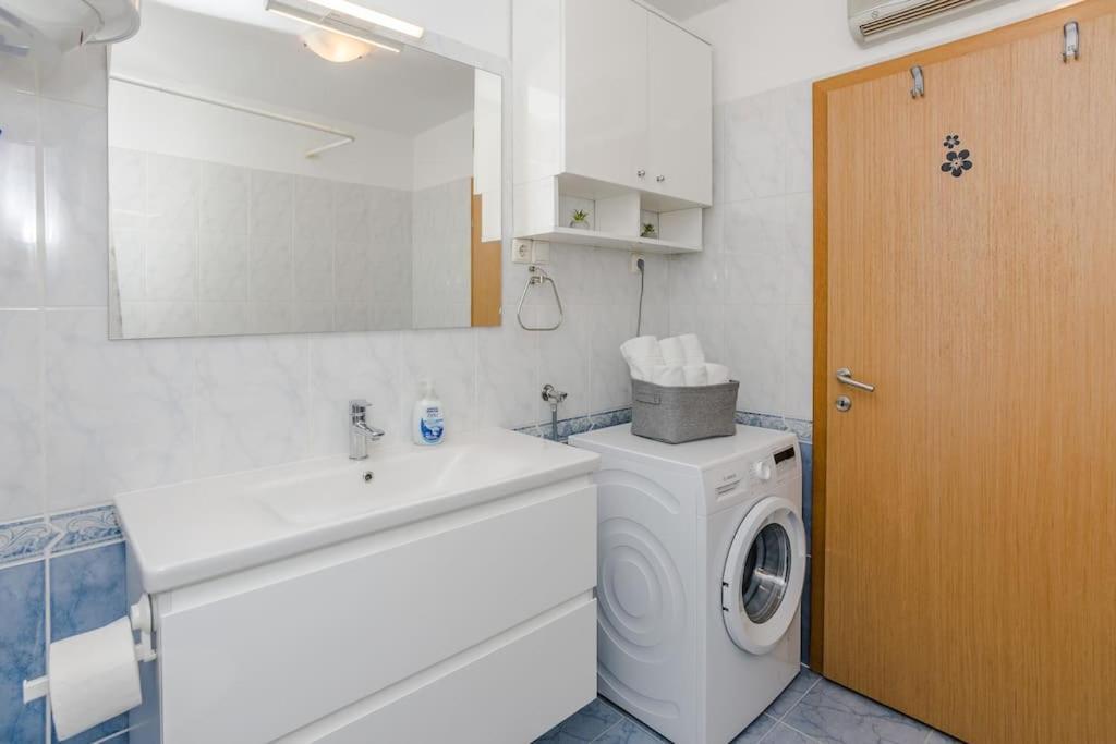 Apartment Roko - Up To 4 People With Free Parking