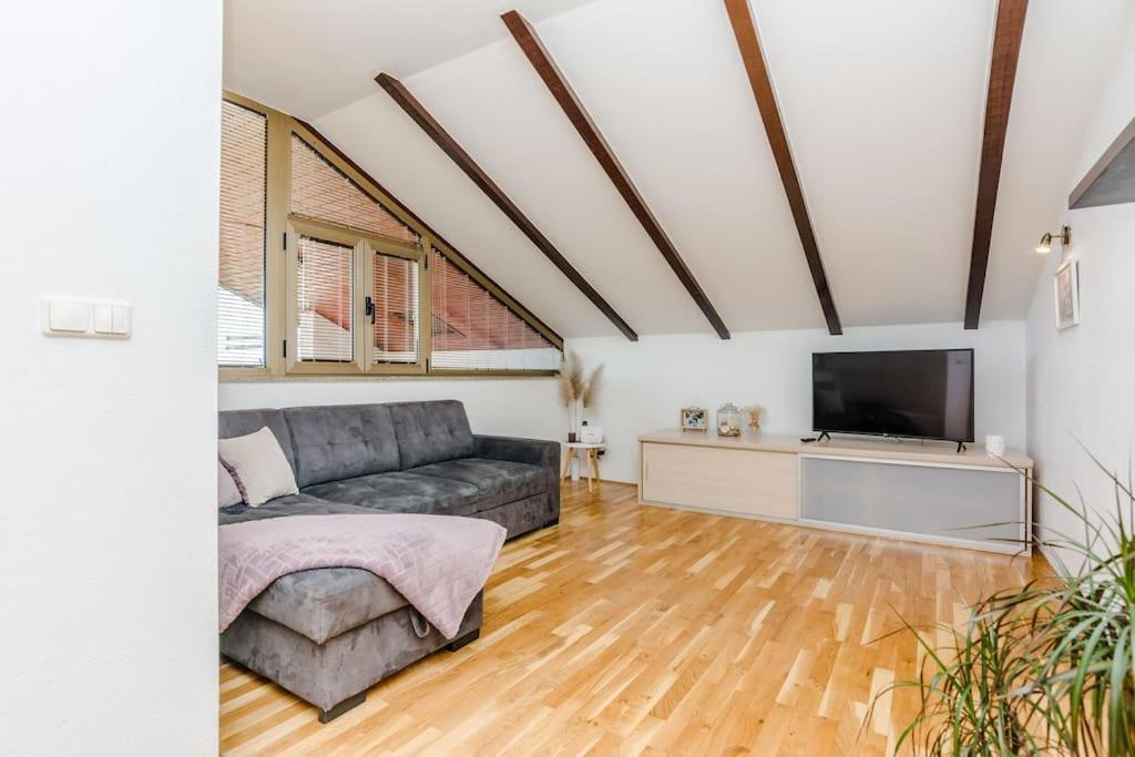 Apartment Roko - Up To 4 People With Free Parking Zadar