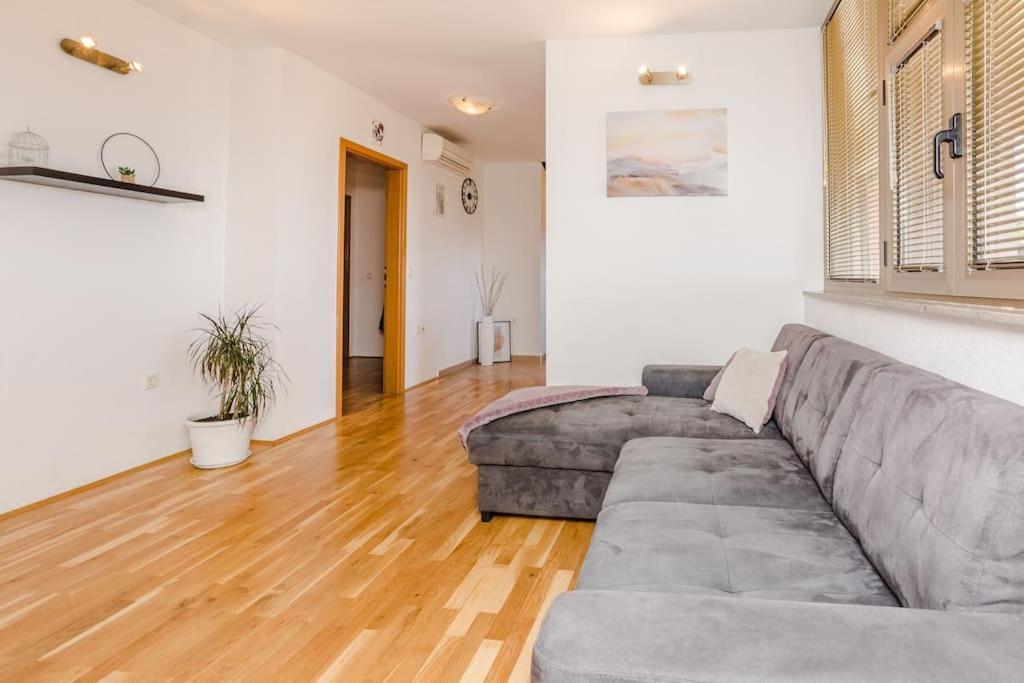 Roko - Up To 4 People With Free Parking Apartment Zadar