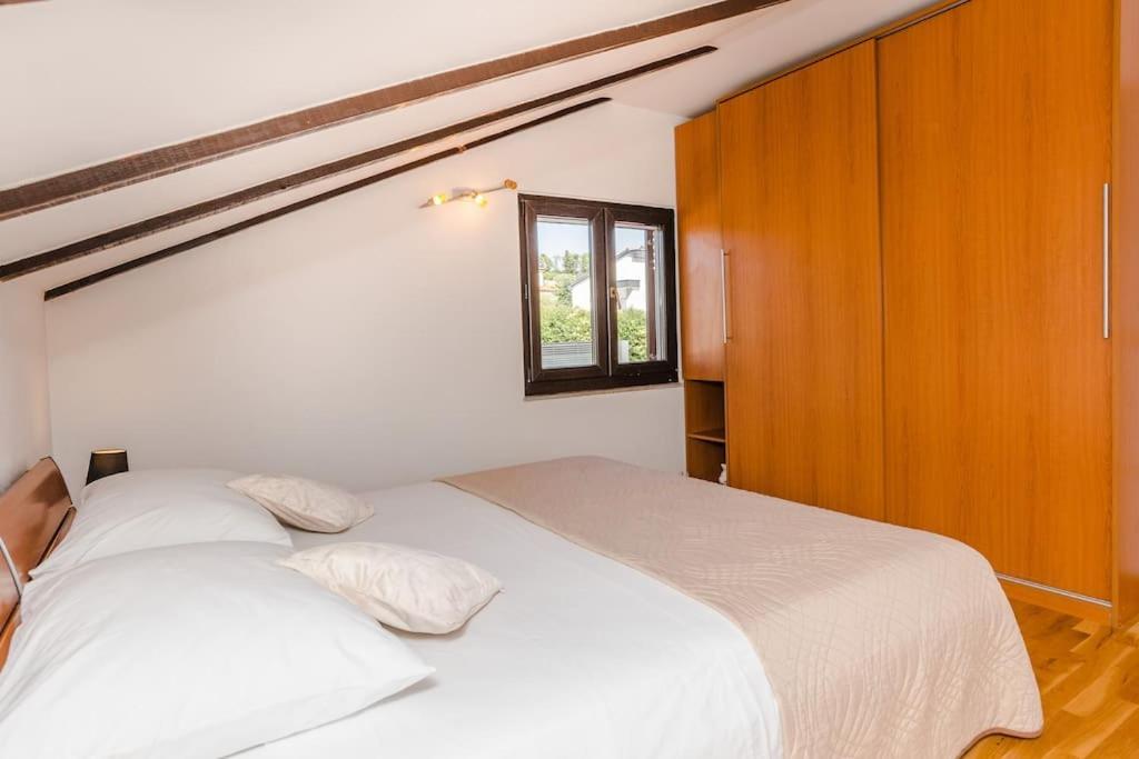 Apartment Roko - Up To 4 People With Free Parking