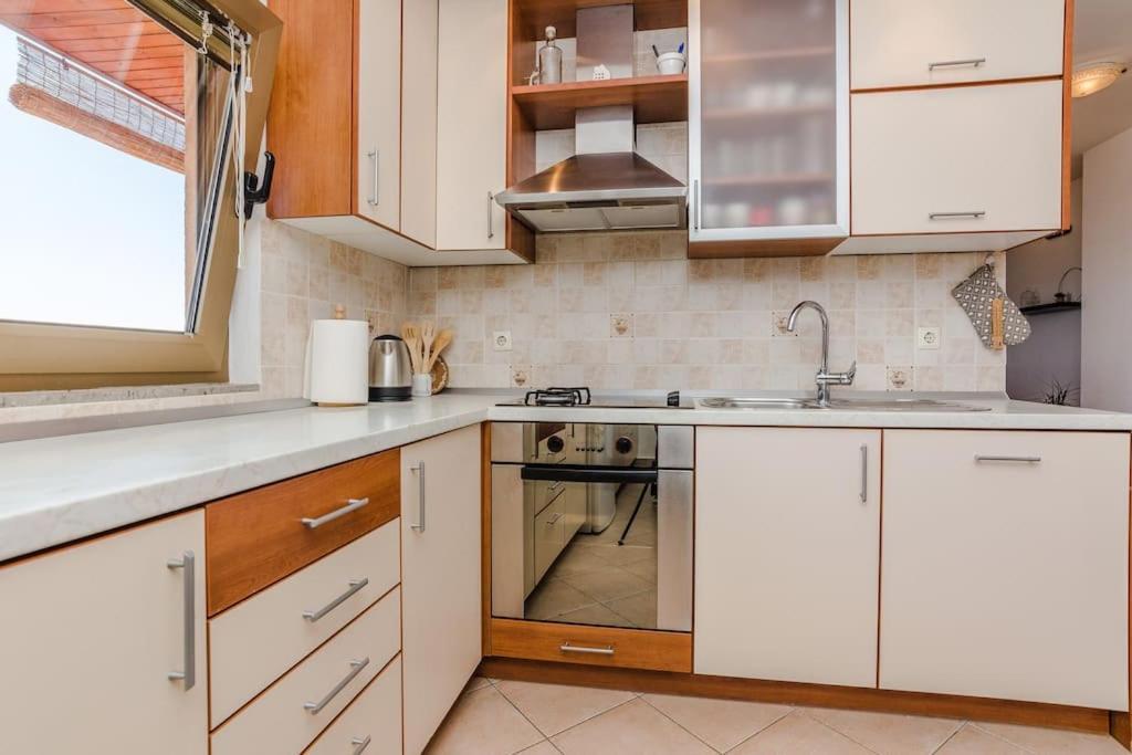 Roko - Up To 4 People With Free Parking Apartment *